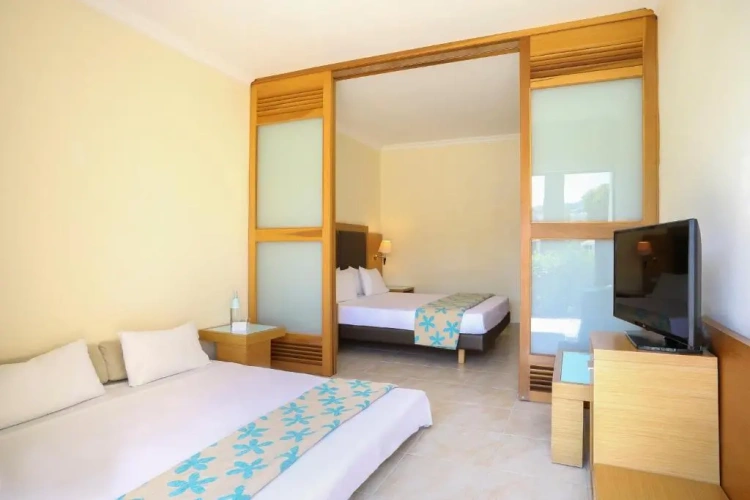 XTRA Sol Family room