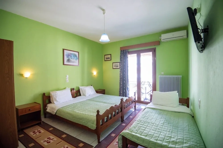 Standard Triple room with balcony