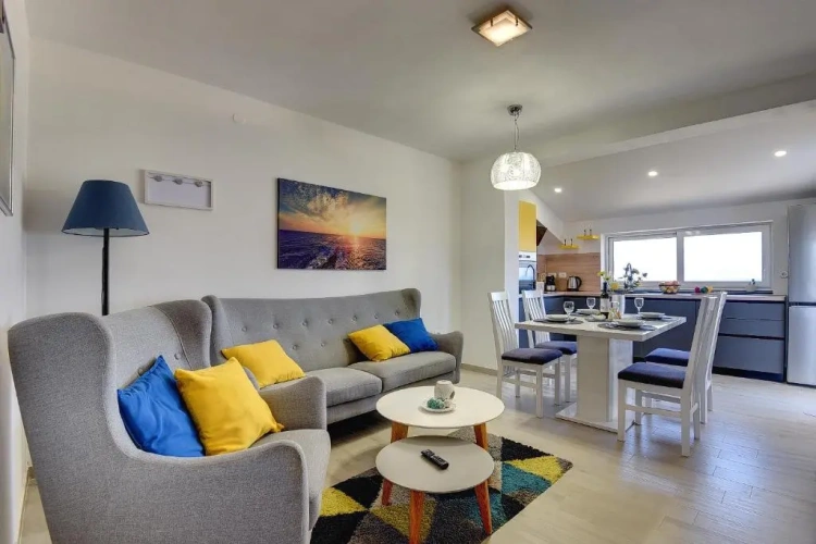 2 Bedrooms Apartment