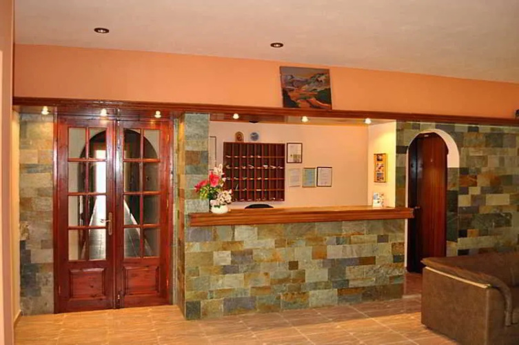 Karavos Apartments