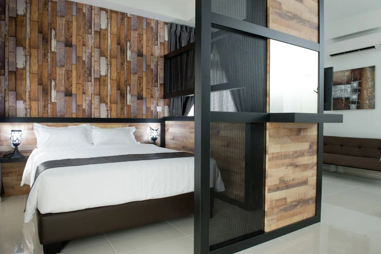 Ezzyhome @ Medini