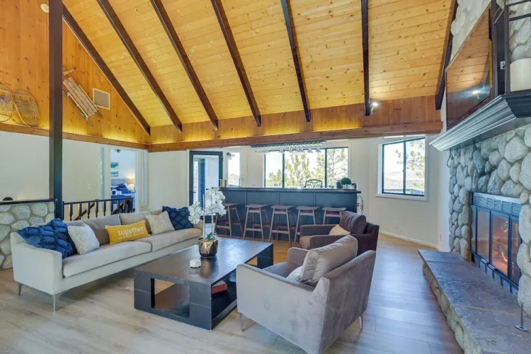 4 Bedrooms Cottage with balcony