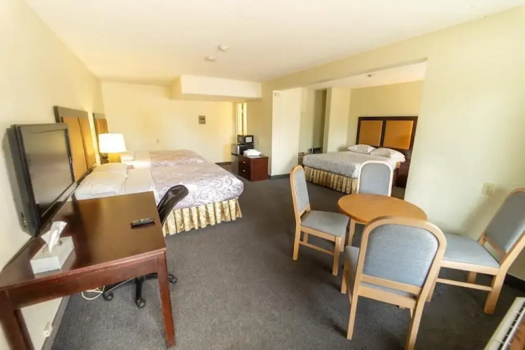 6032 Persepolis Inn