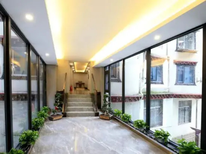 Qinghuaigu Hotel