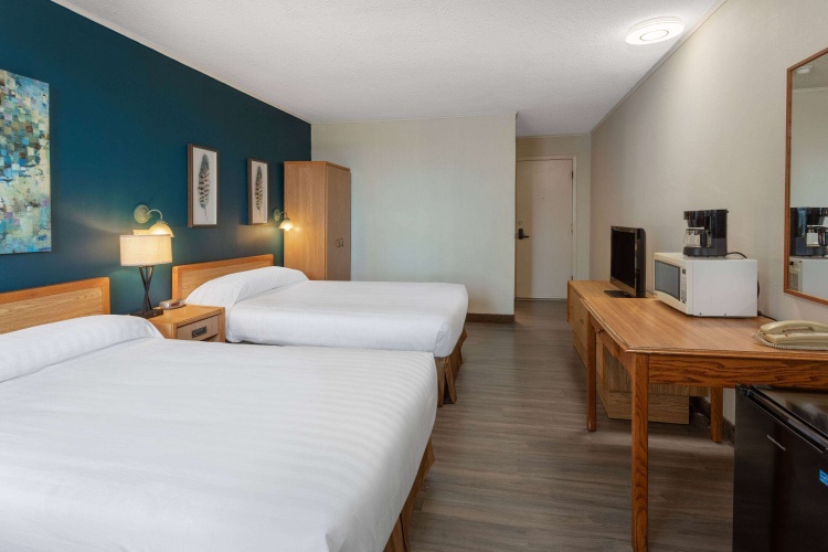 Travelodge By Wyndham Amherst photo 7