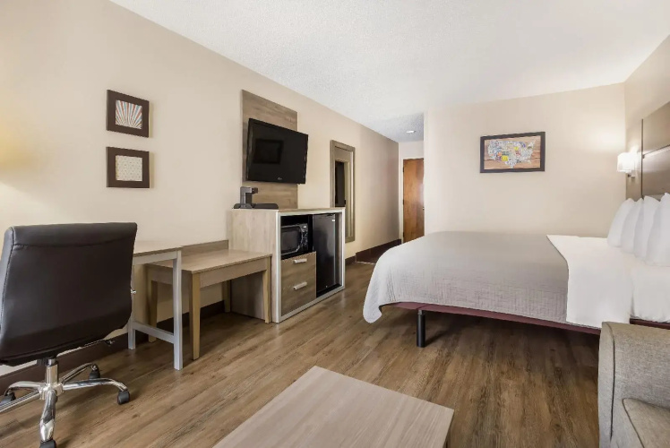 Hometown Inn