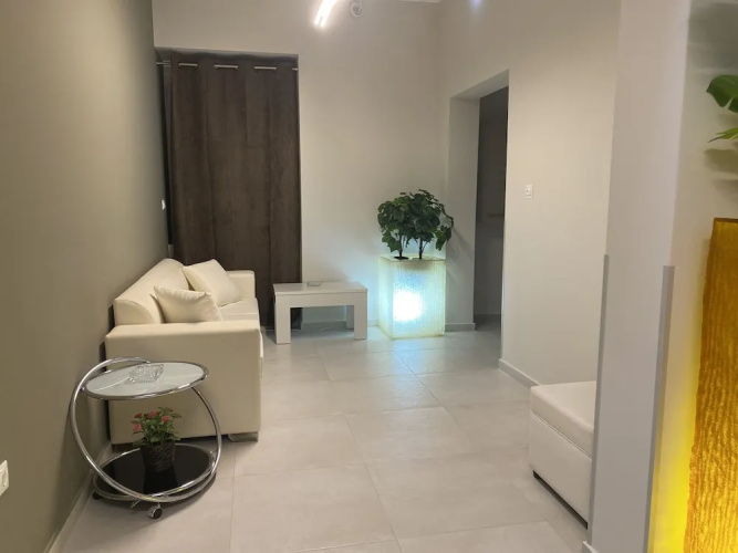 Alekos Apartments 2 Netflix, Self Check-In