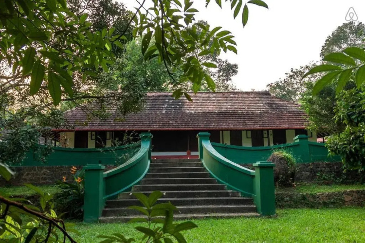 Kuruvinakunnel Tharavadu