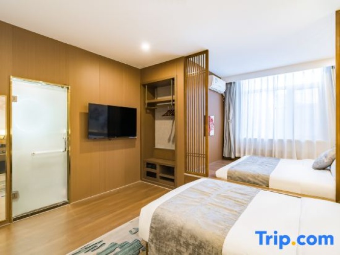 Standard Twin room with view