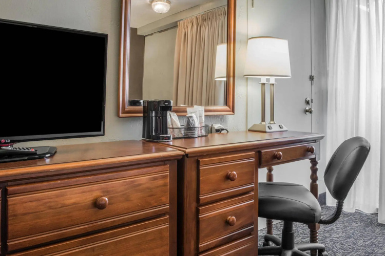 Quality Inn University Center