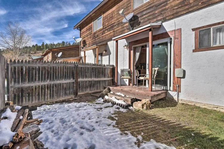 Downtown Red River Retreat w/ Mtn Views + Yard