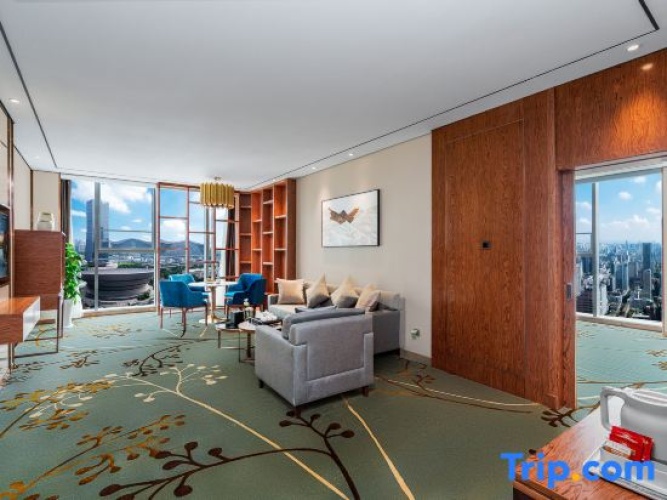 Deluxe Suite