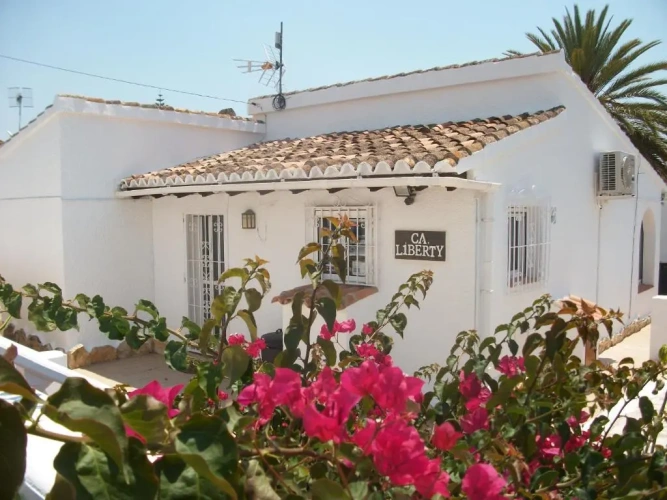 2 Bedrooms Cottage