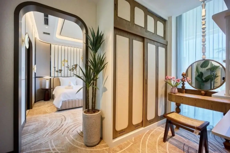 Suite with balcony and with courtyard view