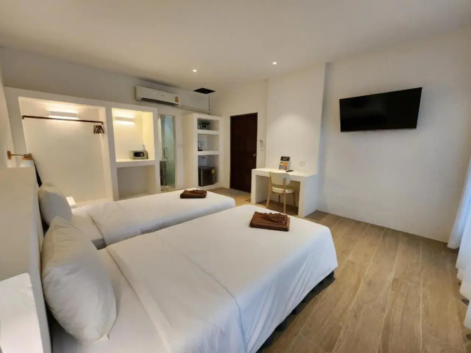 Twin Bay Resort