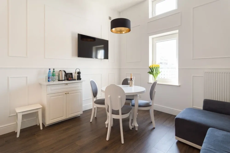 3 Bedrooms Apartment