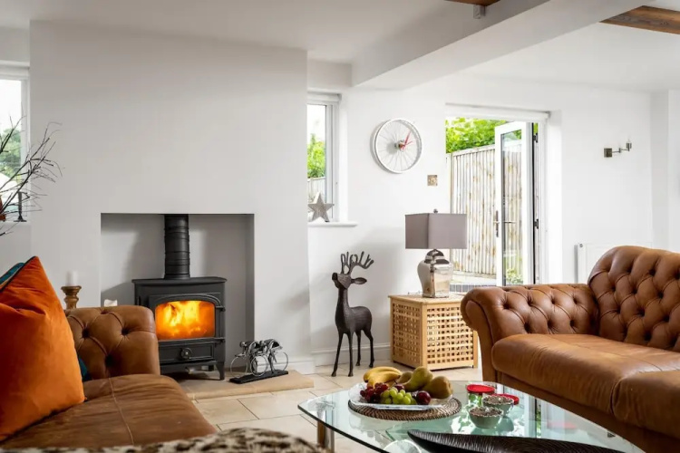 Cotswold Barn Conversion With Private Hot Tub