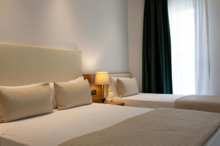 Standard Quadruple room with partial sea view