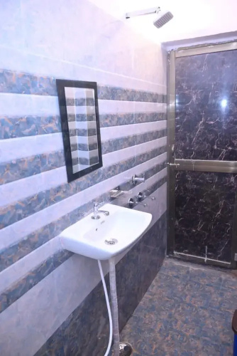 Goroomgo Narayan Niwas Homestay Ayodhya