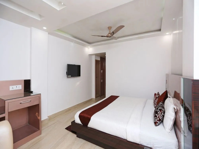 OYO 10076 Hotel Skylark