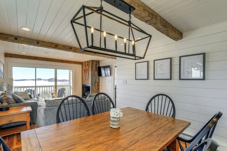 2 Mi to Beech Mtn: Fully Remodeled Condo w/ Patio!