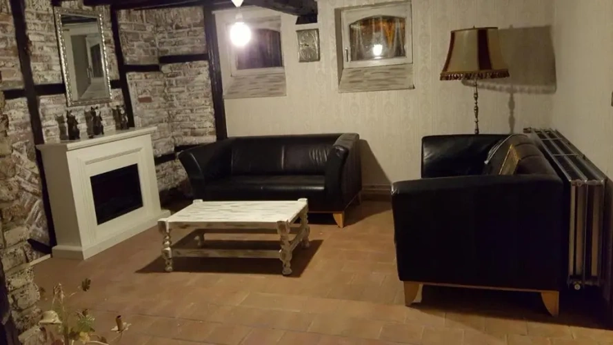 4 Bedrooms Cottage
