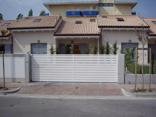 3 Bedrooms Apartment