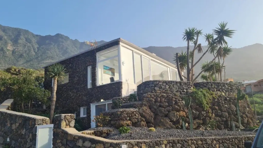 4 Bedrooms Cottage