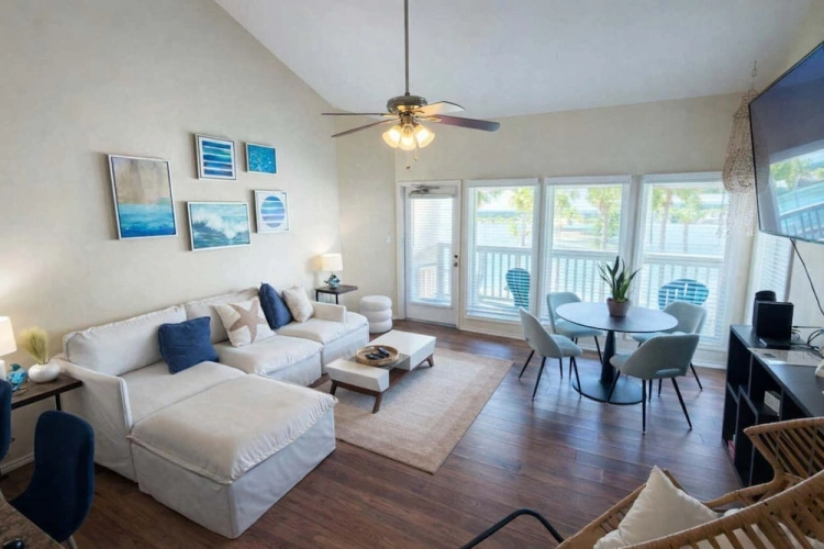 Standard Quadruple room with balcony and with pool view
