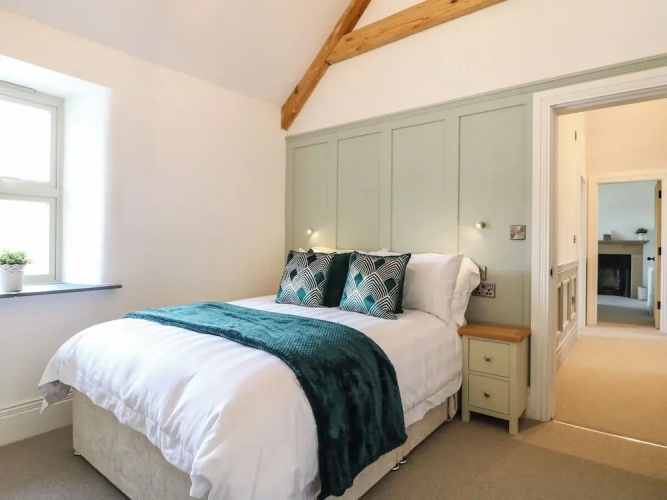 Upper Hurst Farmhouse