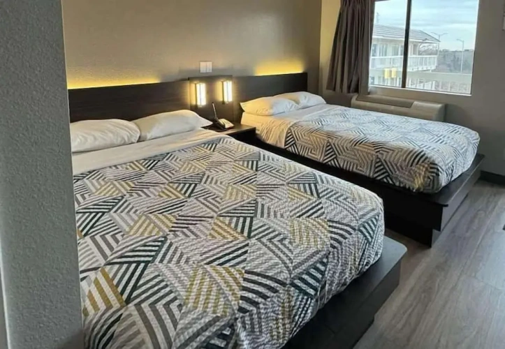 Standard Quadruple Suite