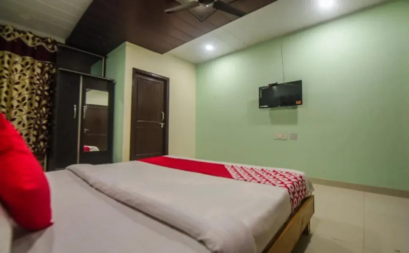 OYO 15935 Hotel Shivay