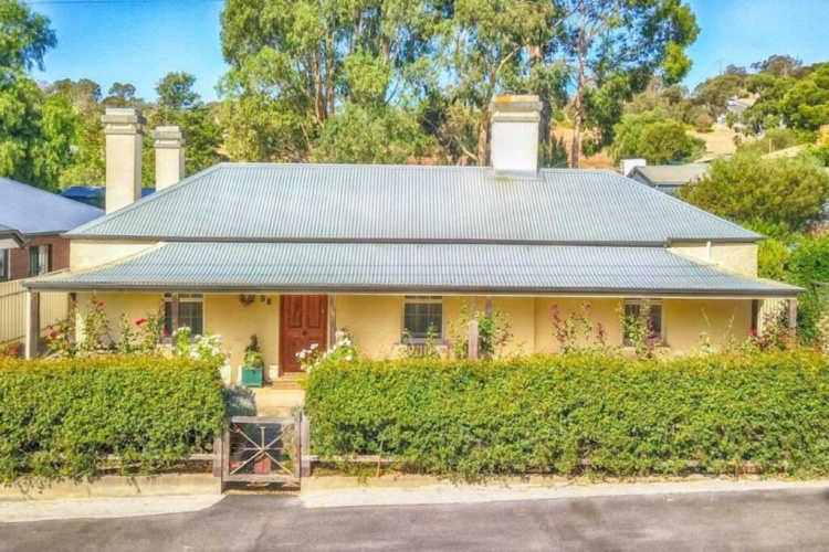 3 Bedrooms Cottage