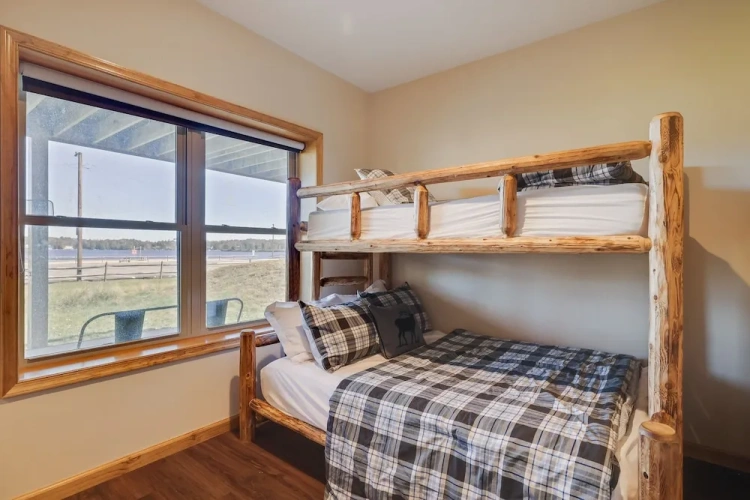 4 Bedrooms Cottage