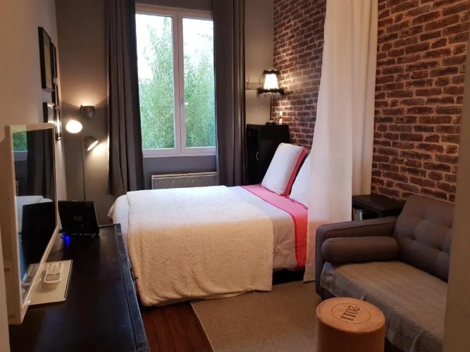 Studio with garden view