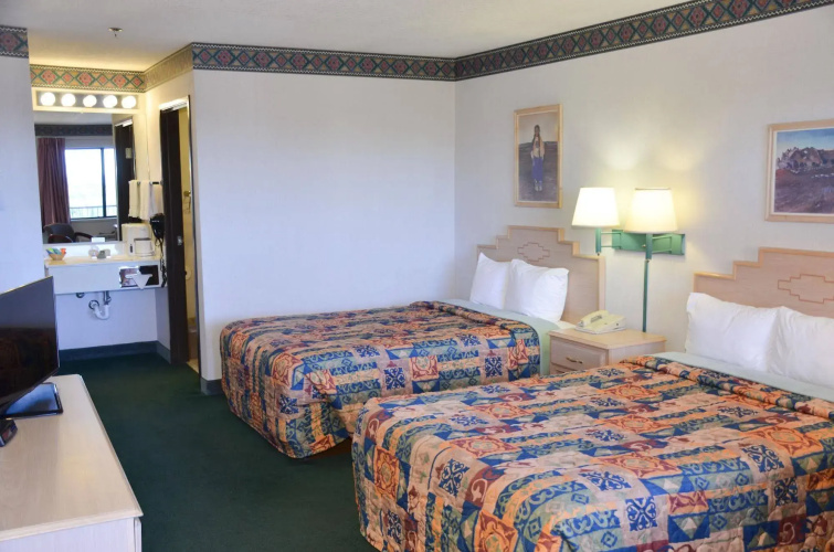 Navajoland Inn