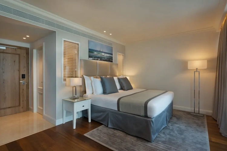 Executive Suite with balcony and with sea view