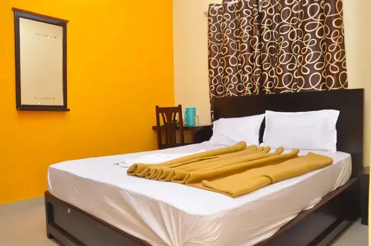 Oyo 10450 Breeze Inn