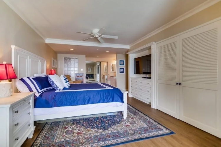 Work-Friendly Oceanfront Condo with Pool and Spa Access SURF25 by RedAwning