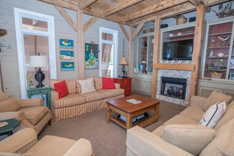 Sugar Shack 4 Bedroom Home by RedAwning