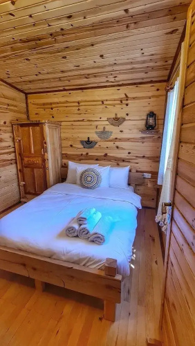 Derin Tas-Bungalow