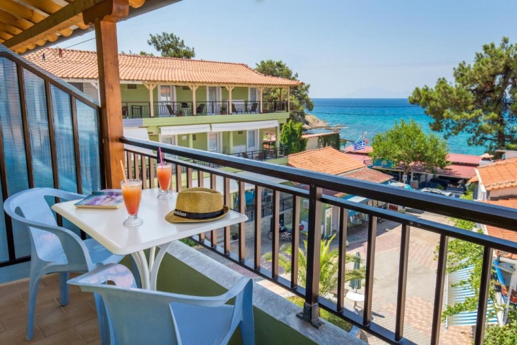 Standard Triple room with sea view