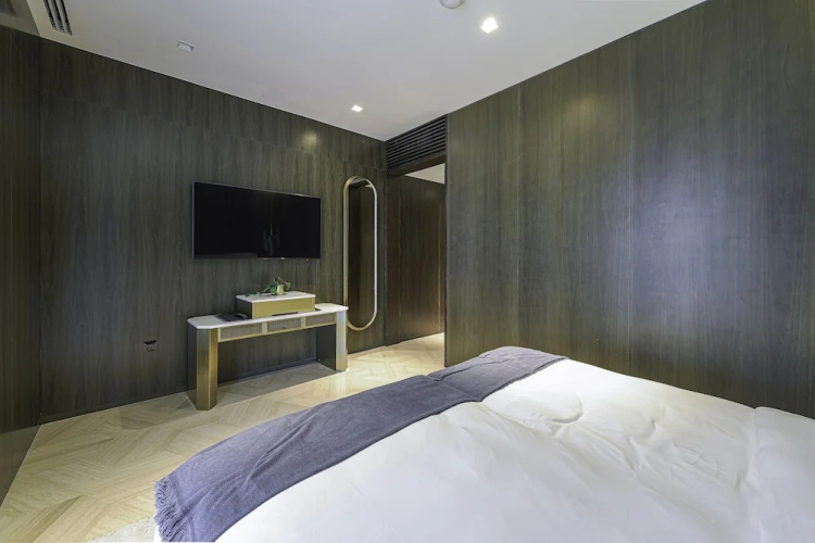 Platinium- FIVE Residences ?