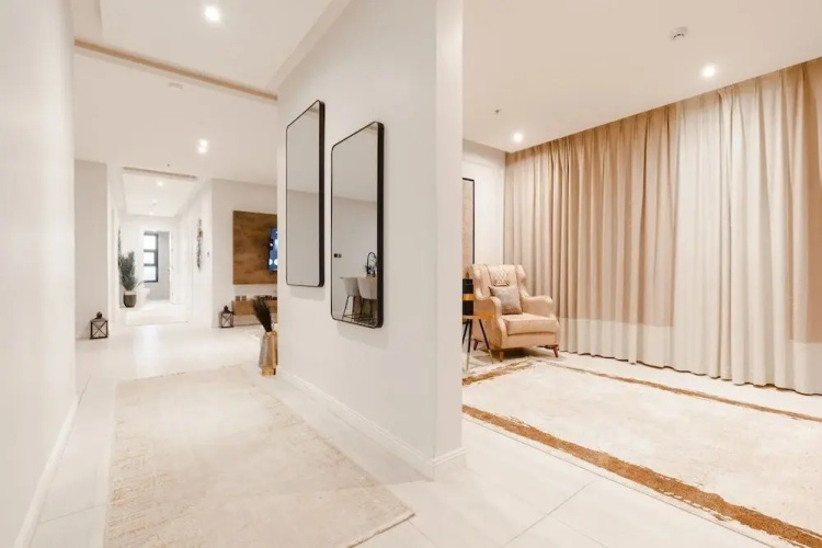 Lovely & Spacious Three Bedroom Flat in Alnarjis