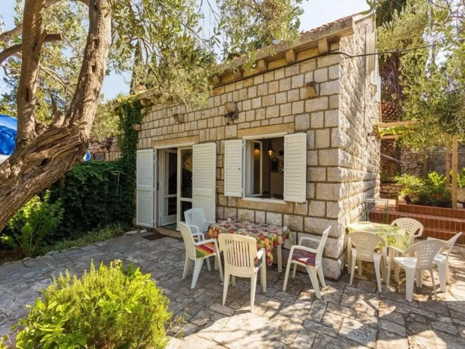 3 Bedrooms Cottage