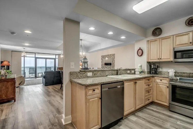 4 Bedrooms Apartment