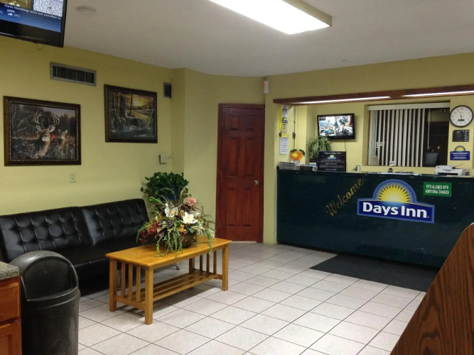 Days Inn By Wyndham Byron - Warner Robins, GA