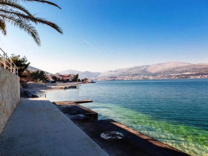 Apartment with sea view