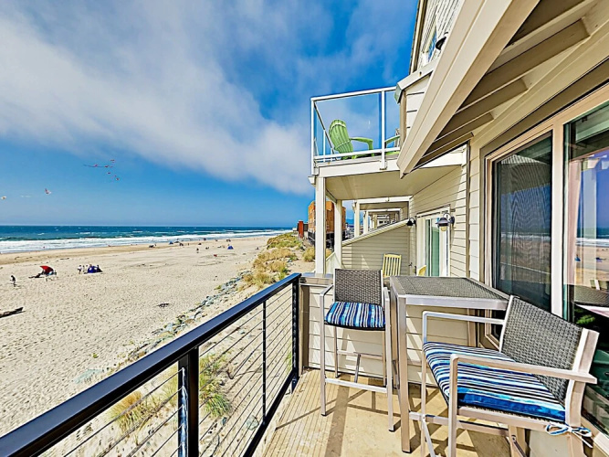 145 Rockaway Beach - 1 Br Condo