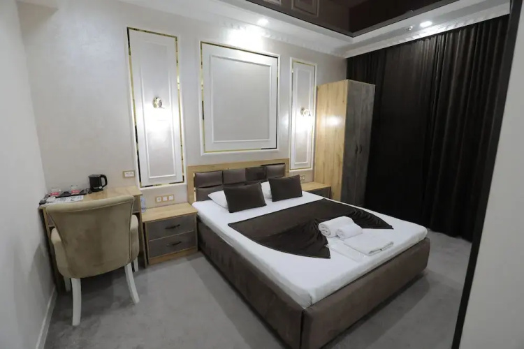 Sharq Hotel